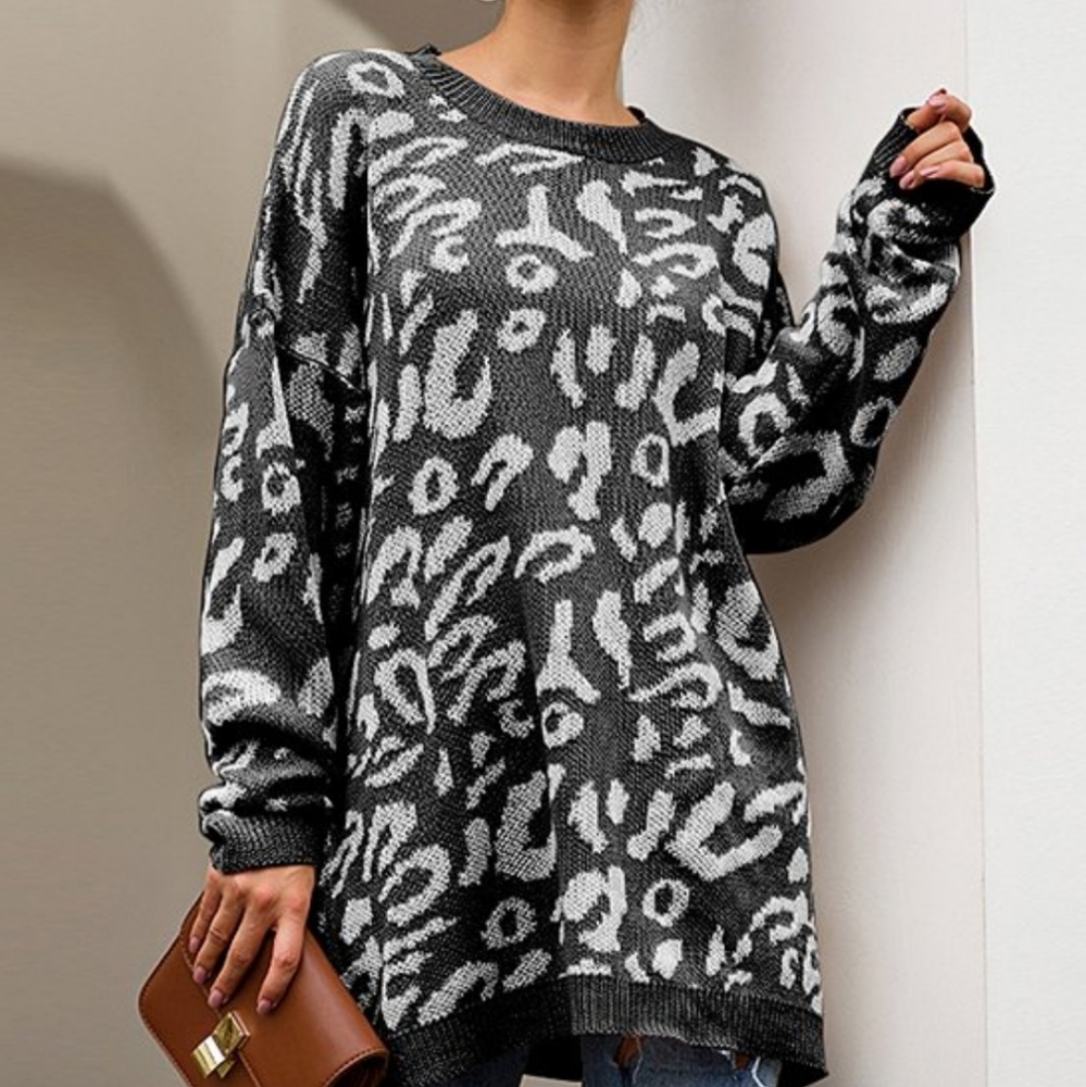 Black & White Longsleeve Crewneck Thick Sweater - Picture 3 of 3